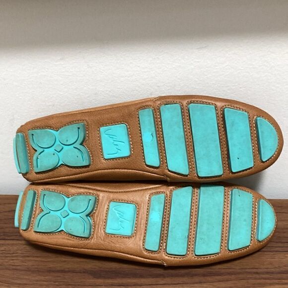 Velez Leather Slip On Driving Shoe in Classic Moccasin Style. Size 38. - Picture 6 of 8